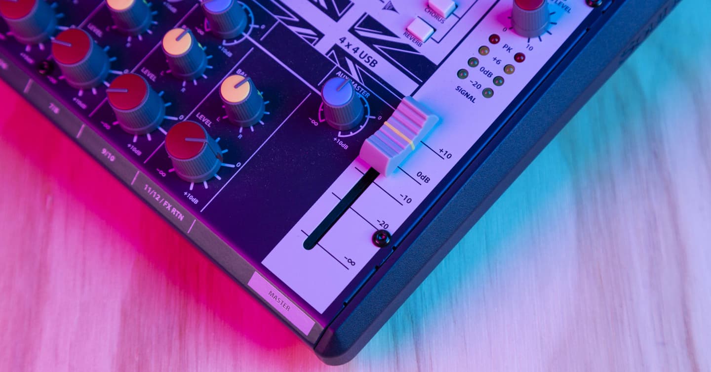 https://blog-dev.landr.com/wp-content/uploads/2019/09/Soundcraft_Mixer_Review_Photos-5.jpg